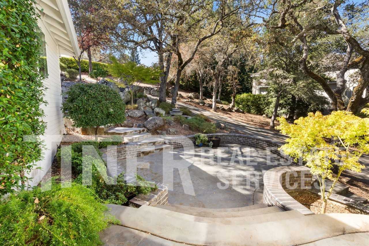 1873 Sapphire Way - Photo 6 of 38