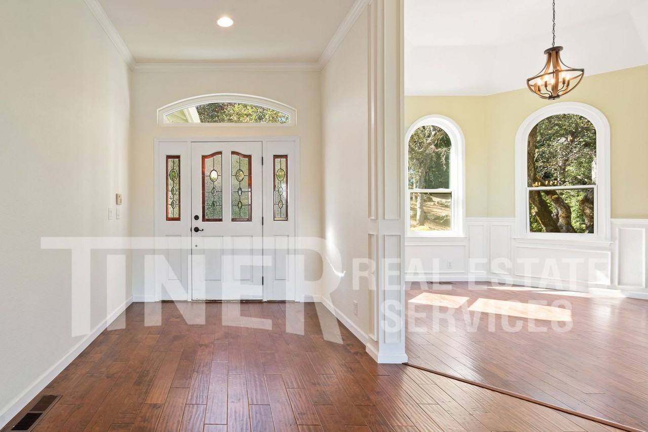 1873 Sapphire Way - Photo 7 of 38