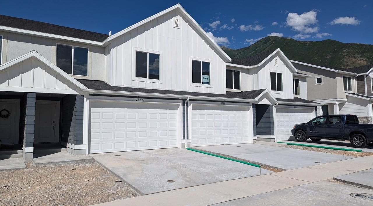 1555 South Windy Ridge Drive - Photo 2 of 38