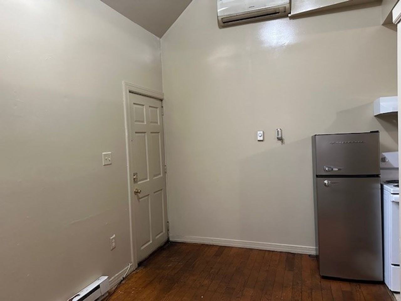 275 Herr St #13 - Photo 4 of 8