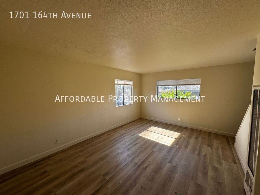 1701 164th Ave - Photo 2 of 11