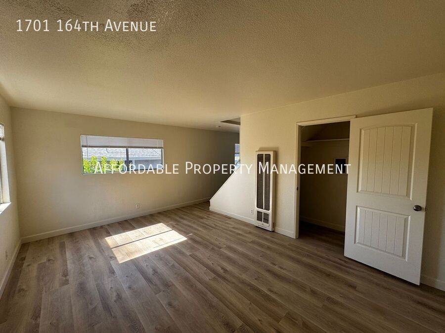 1701 164th Ave - Photo 3 of 11