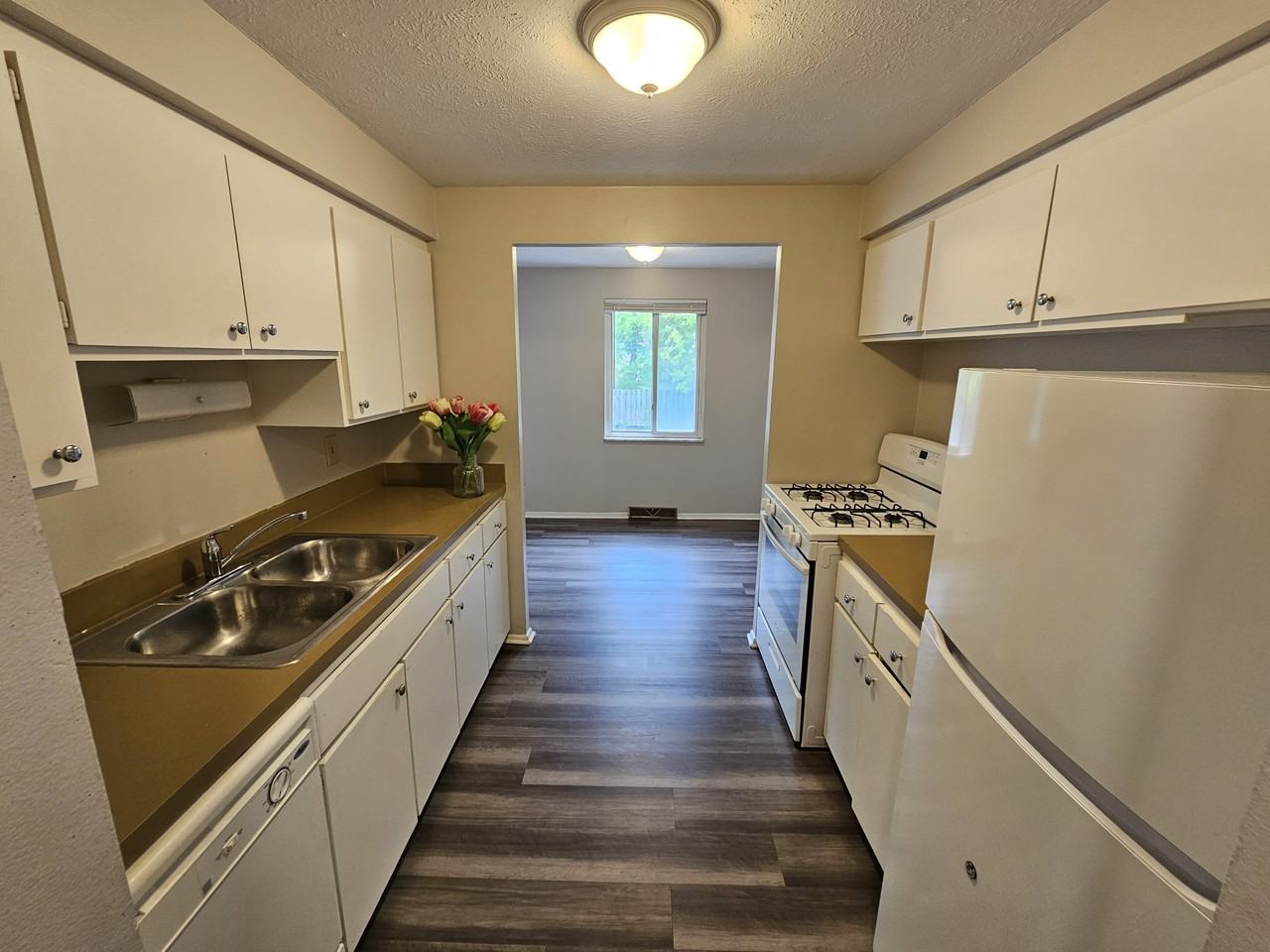 24600 Euclid Avenue - Photo 2 of 10