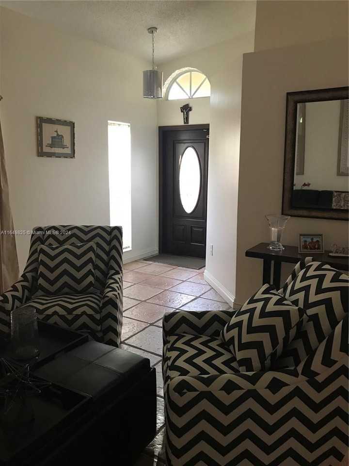 14802 Sw 156th Ave - Photo 3 of 8