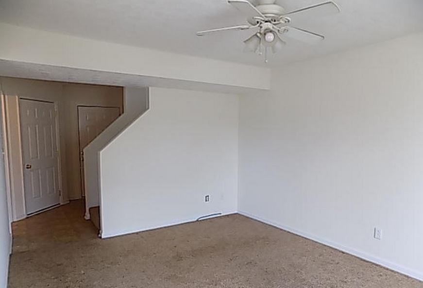 1039 Stonecrest Ct - Photo 2 of 6