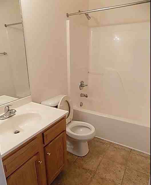 1039 Stonecrest Ct - Photo 3 of 6