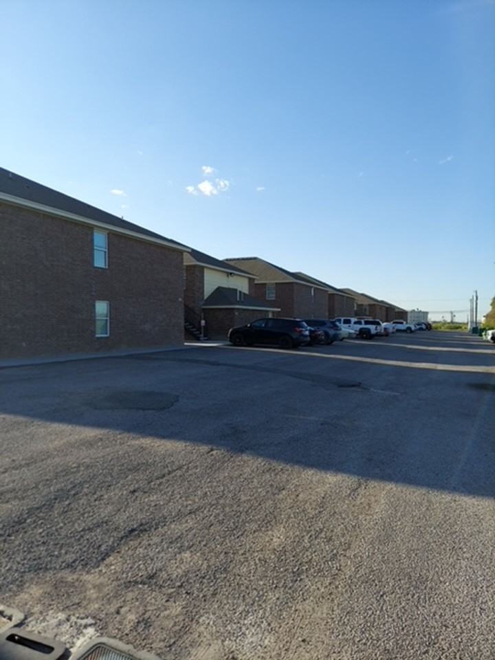 Monahans Apartments - Photo 2 of 2