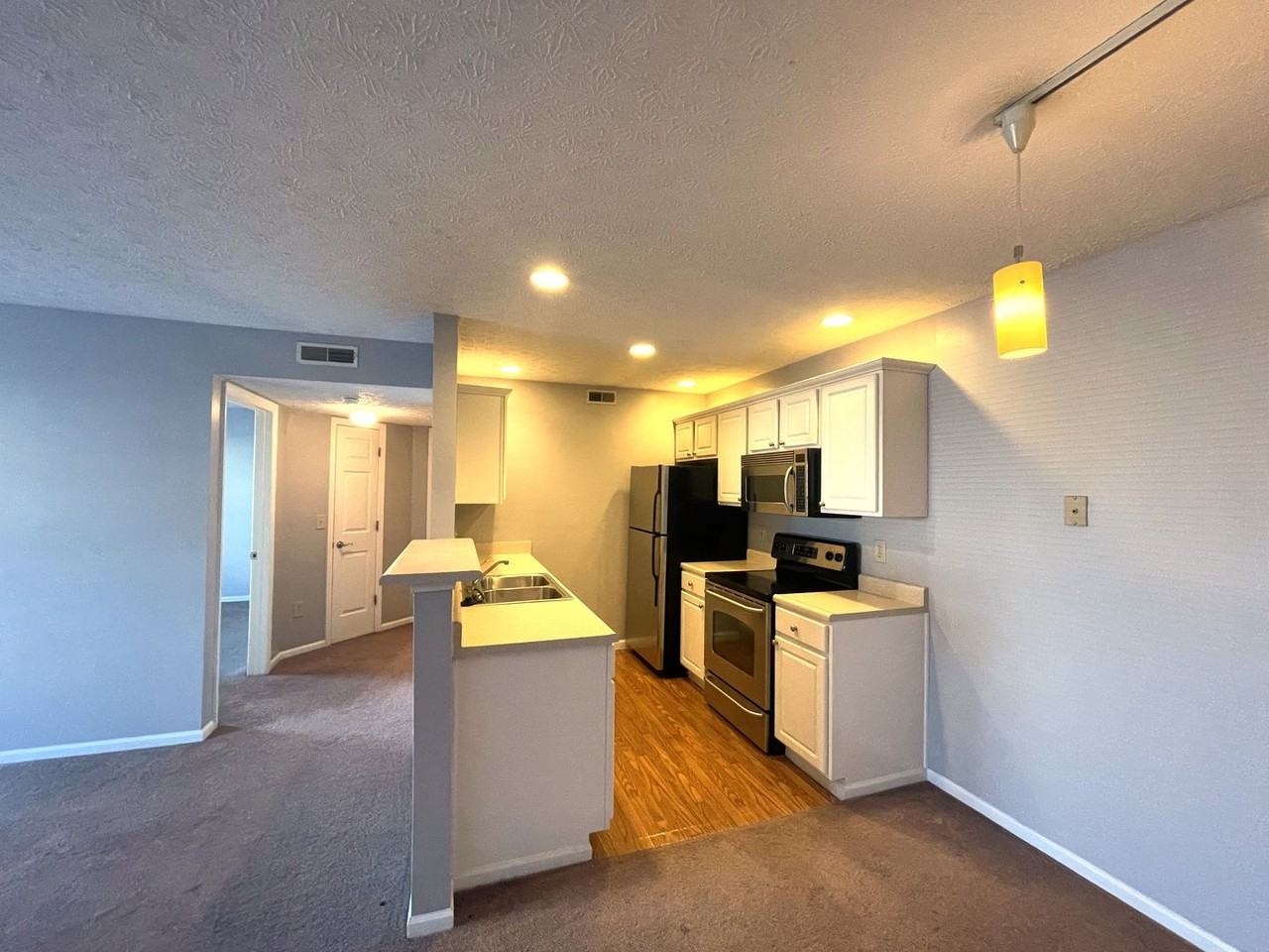 5485 Garden Rdg - Photo 7 of 15