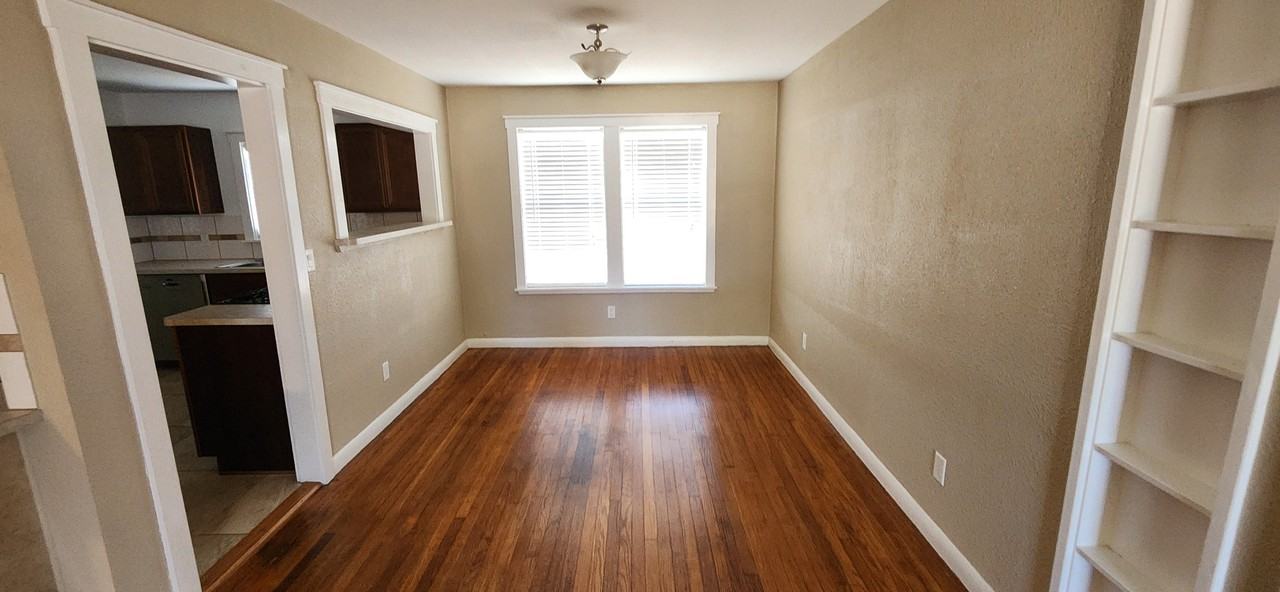 1809 Tiger Ln - Photo 3 of 14