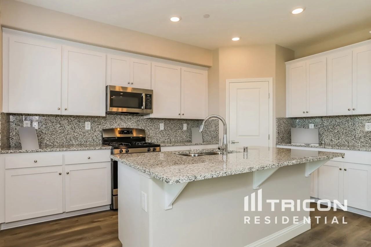 2046 2046 Comstock Lane Lincoln CA - Photo 2 of 21