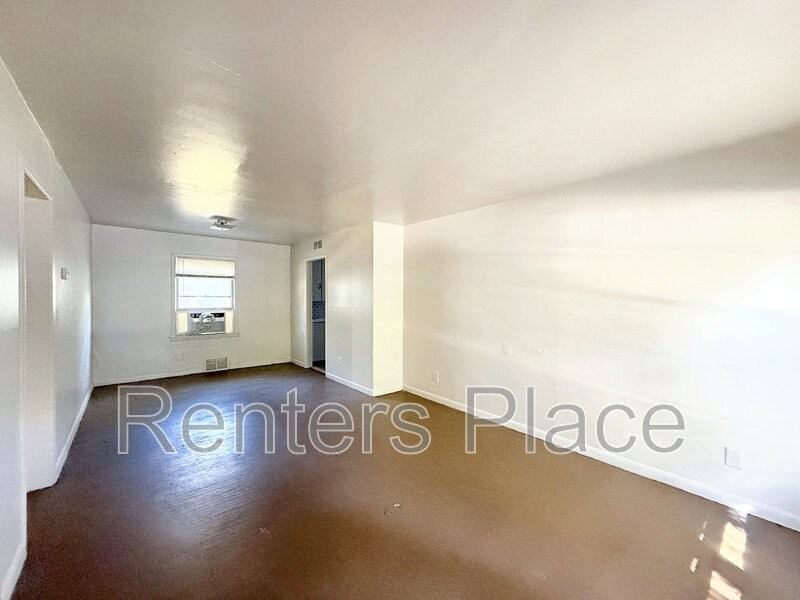 4324 N Iroquois Ave - Photo 3 of 12