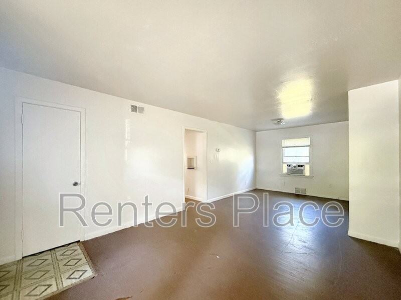 4324 N Iroquois Ave - Photo 4 of 12