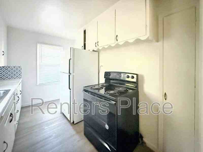 4324 N Iroquois Ave - Photo 5 of 12