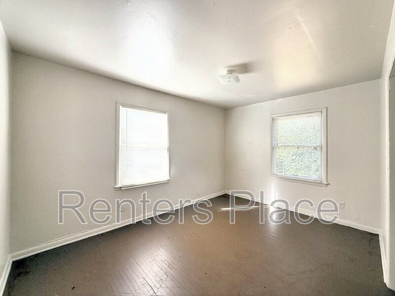 4324 N Iroquois Ave - Photo 7 of 12