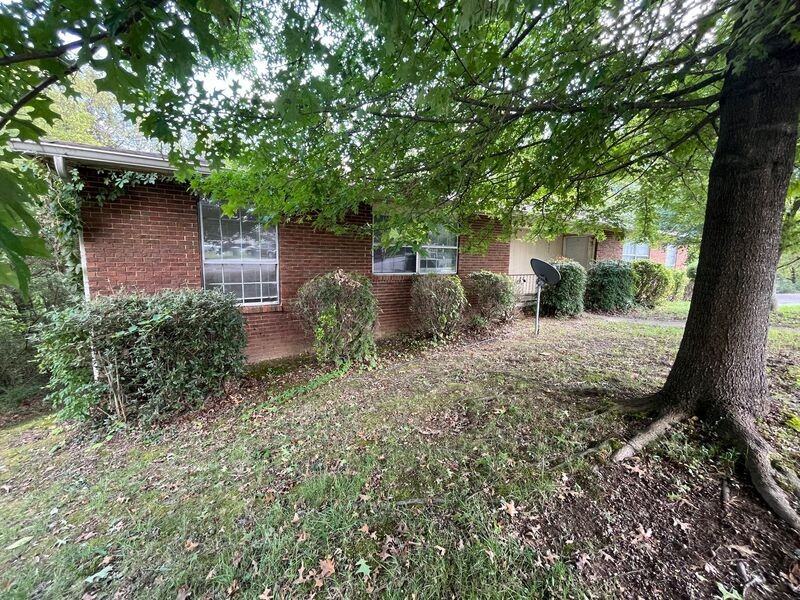 1845 Dana Ln - Photo 2 of 16