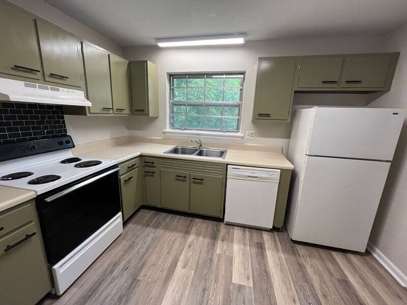 1845 Dana Ln - Photo 3 of 16