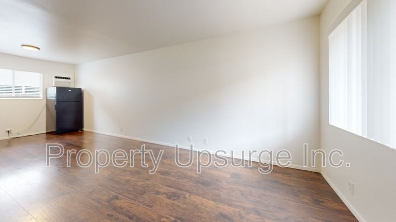 1558 Bridge St #2 - Photo 3 of 16