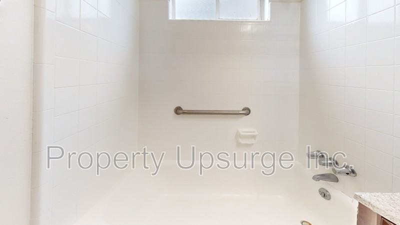 1558 Bridge St #2 - Photo 4 of 16