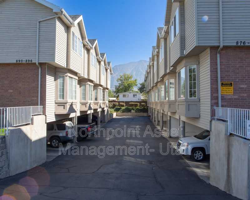 882 N Main St - Photo 2 of 19