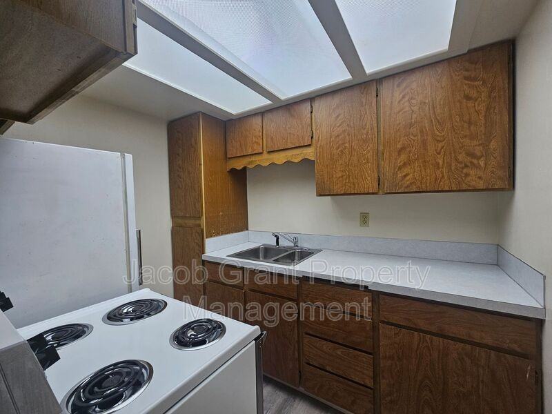 676 Memorial Dr #101 - Photo 3 of 8