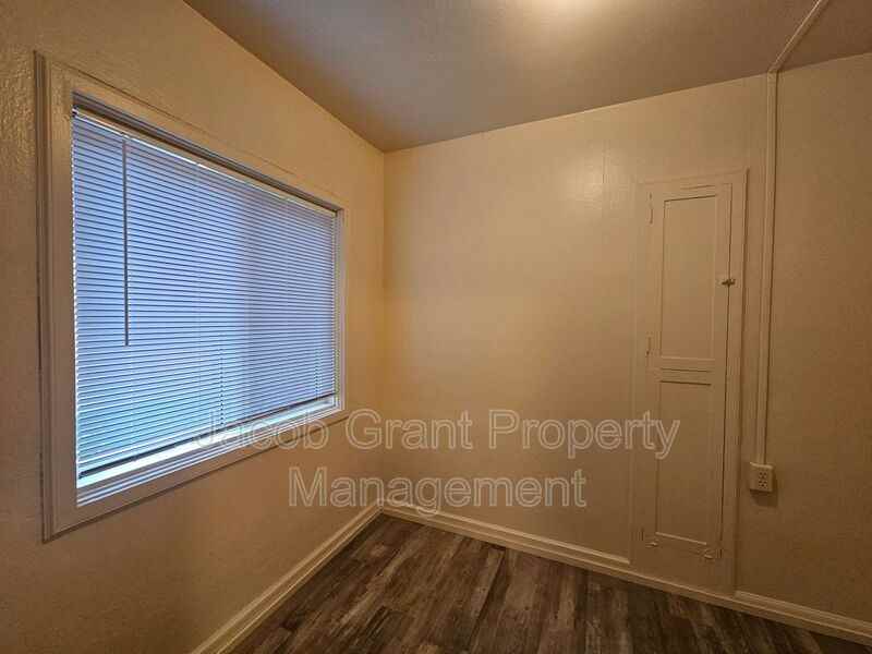 676 Memorial Dr #101 - Photo 4 of 8