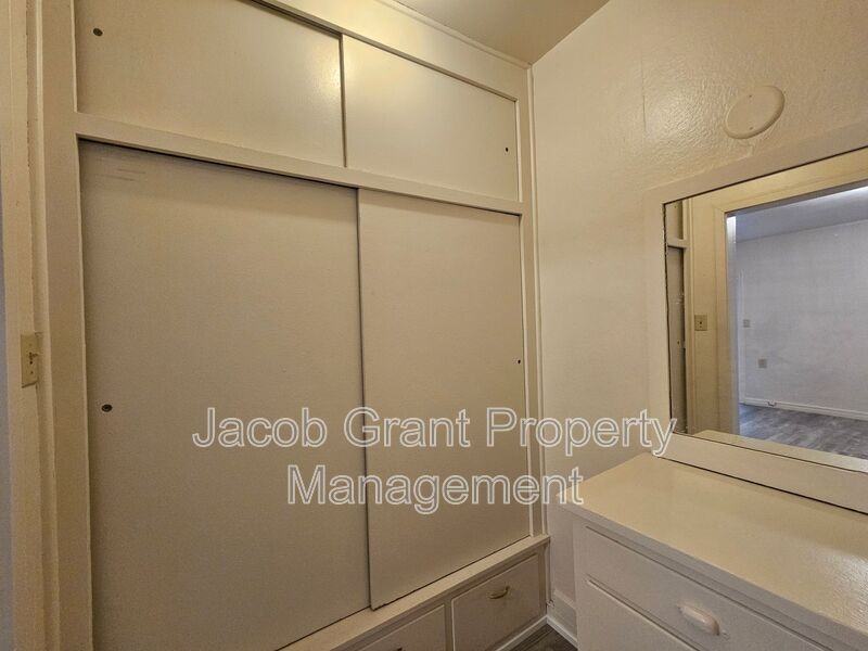 676 Memorial Dr #101 - Photo 5 of 8