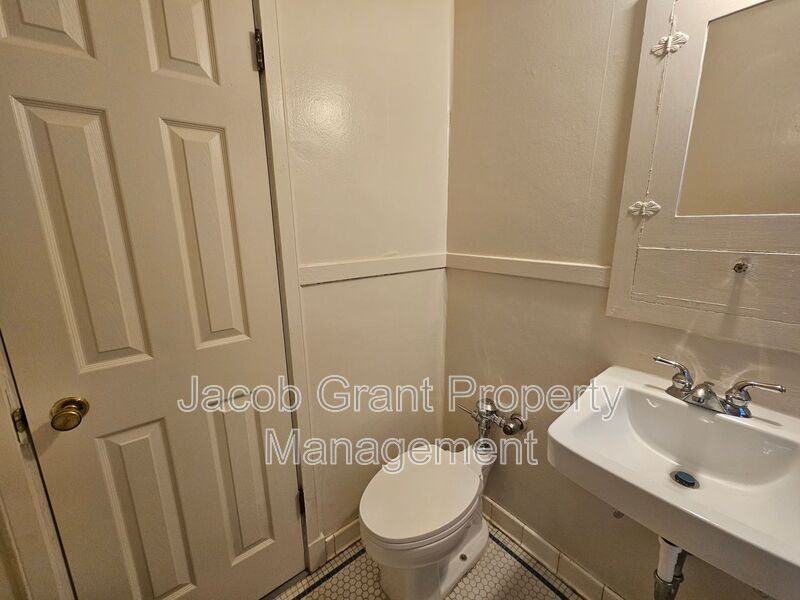 676 Memorial Dr #101 - Photo 6 of 8