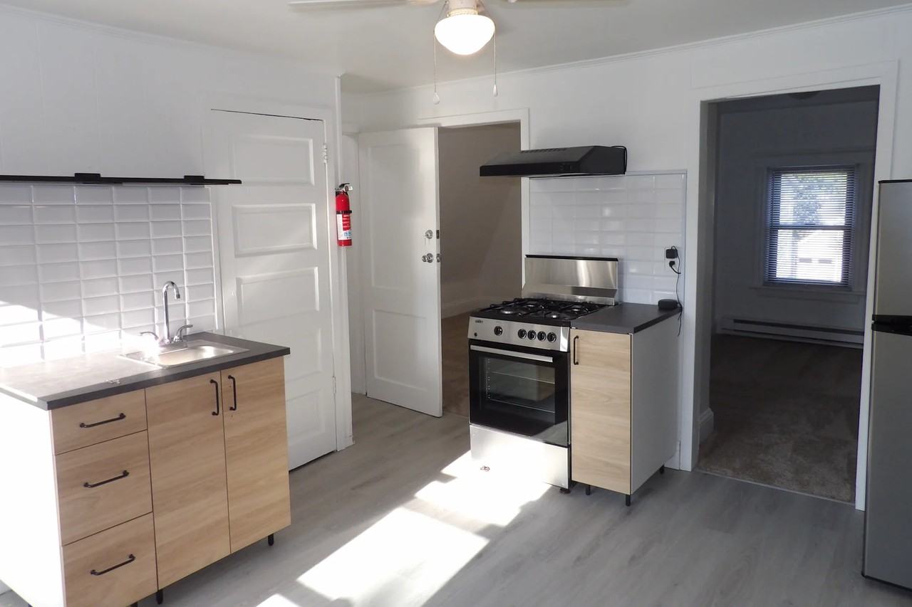 47 Van Pelt Pl - Photo 2 of 9