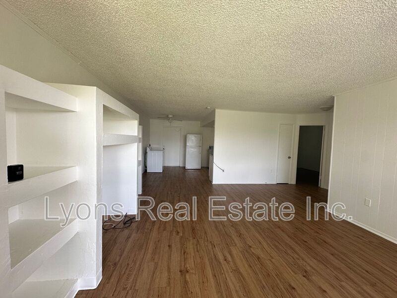 3217 Jeffcott St - Photo 3 of 14