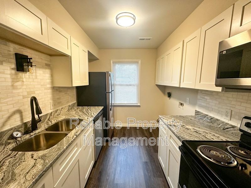 102 Stowe Pl - Photo 3 of 10