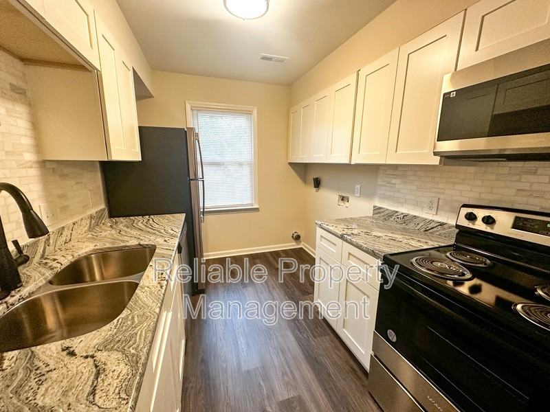 102 Stowe Pl - Photo 4 of 10