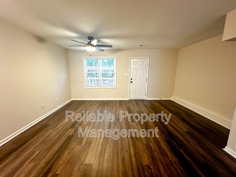 102 Stowe Pl - Photo 5 of 10