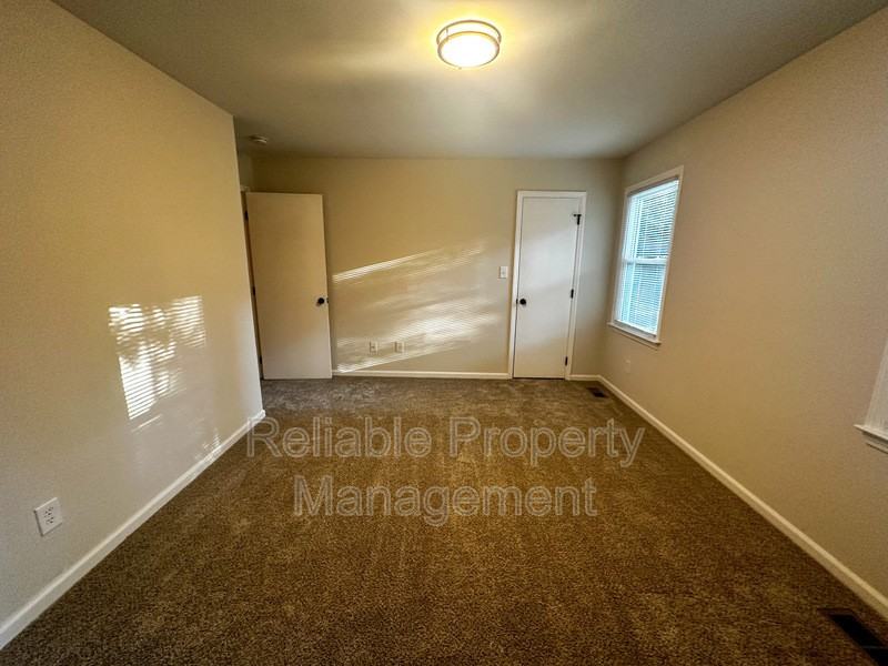 102 Stowe Pl - Photo 7 of 10