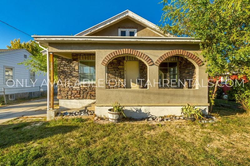 250 Franklin St - Photo 2 of 18