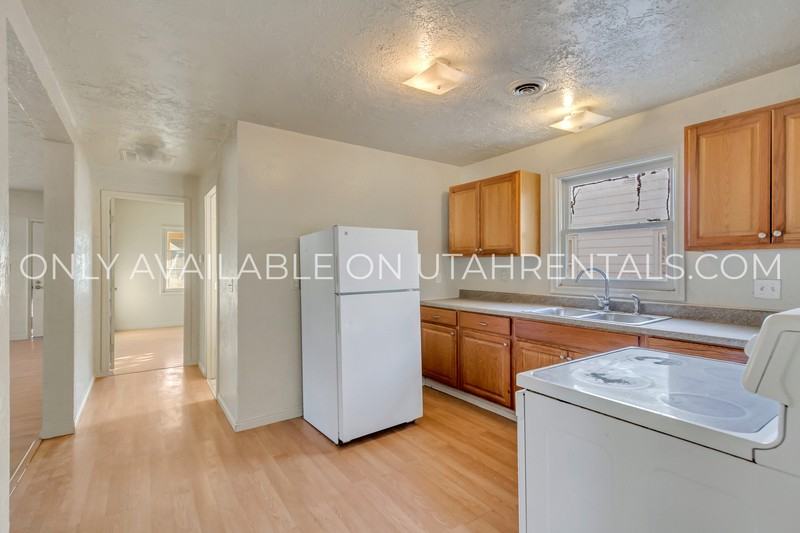 250 Franklin St - Photo 3 of 18