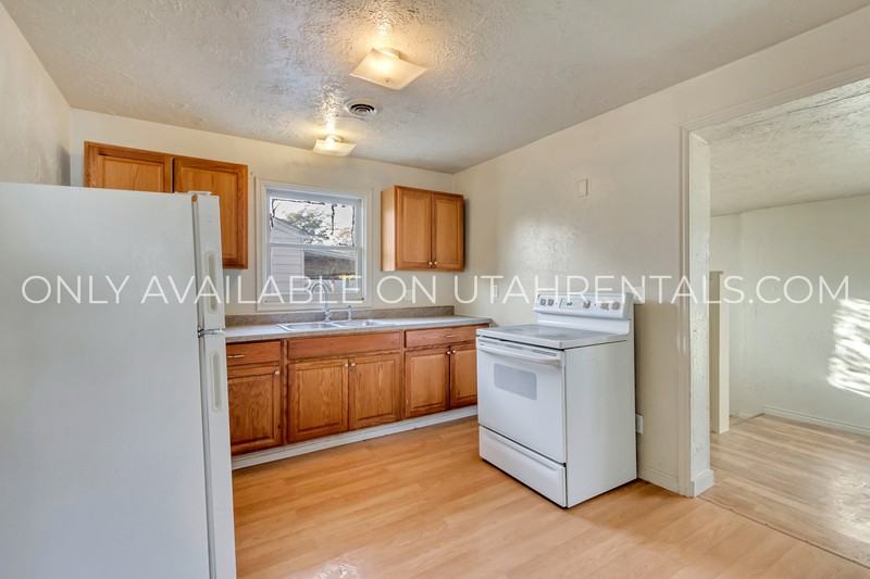 250 Franklin St - Photo 4 of 19