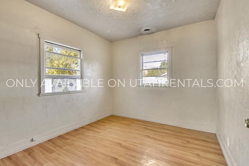 250 Franklin St - Photo 6 of 19