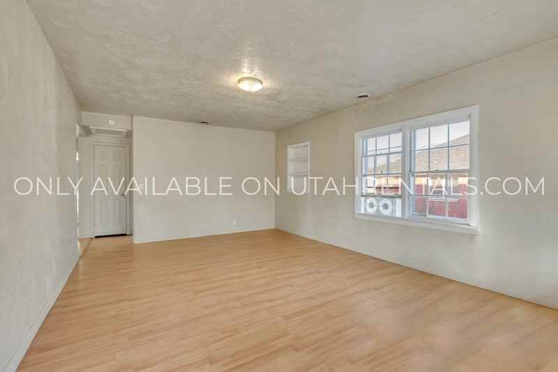 250 Franklin St - Photo 7 of 19