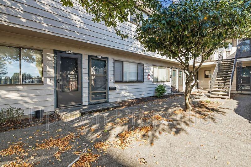 8041 Ne Flanders St - Photo 2 of 23