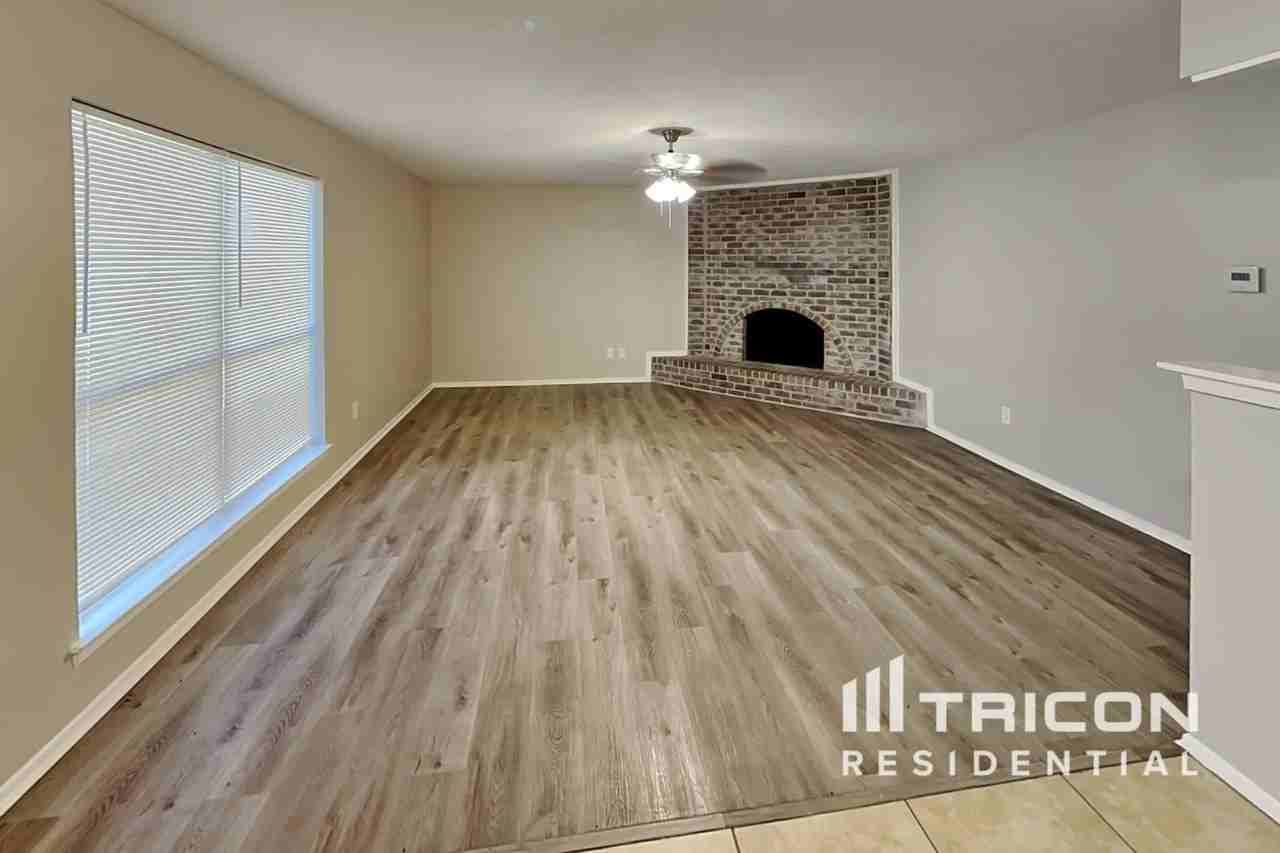 1555 1555 Willowbrook Street Lancaster TX - Photo 2 of 15