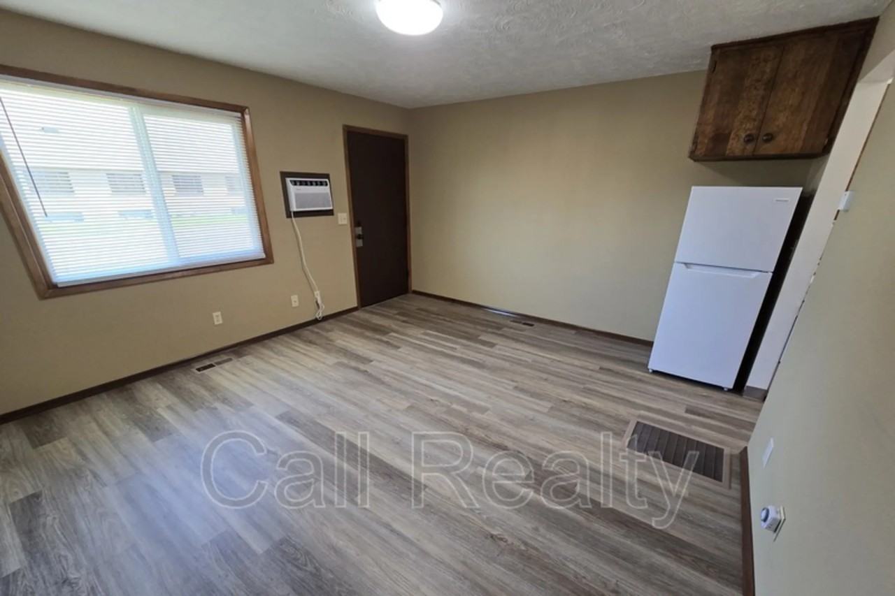 5225 N Crestline St - Photo 3 of 9