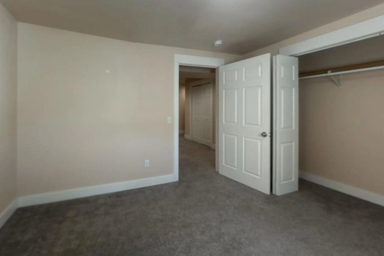 502 Roundhouse Dr - Photo 3 of 10