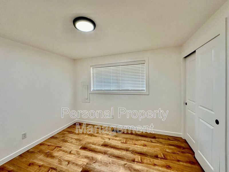 4325 E 17th St #10 - Photo 4 of 7