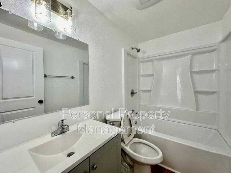 4325 E 17th St #10 - Photo 7 of 7