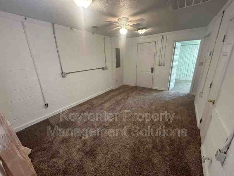 187 N Delphine Ave - Photo 2 of 16