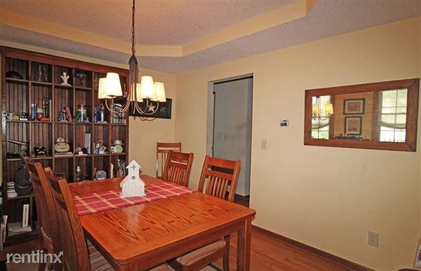 8700 Renfrew St - Photo 2 of 10