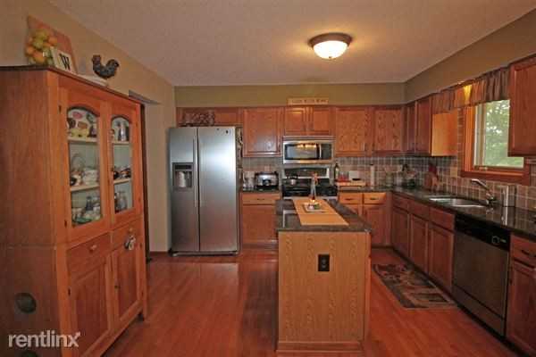 8700 Renfrew St - Photo 3 of 10