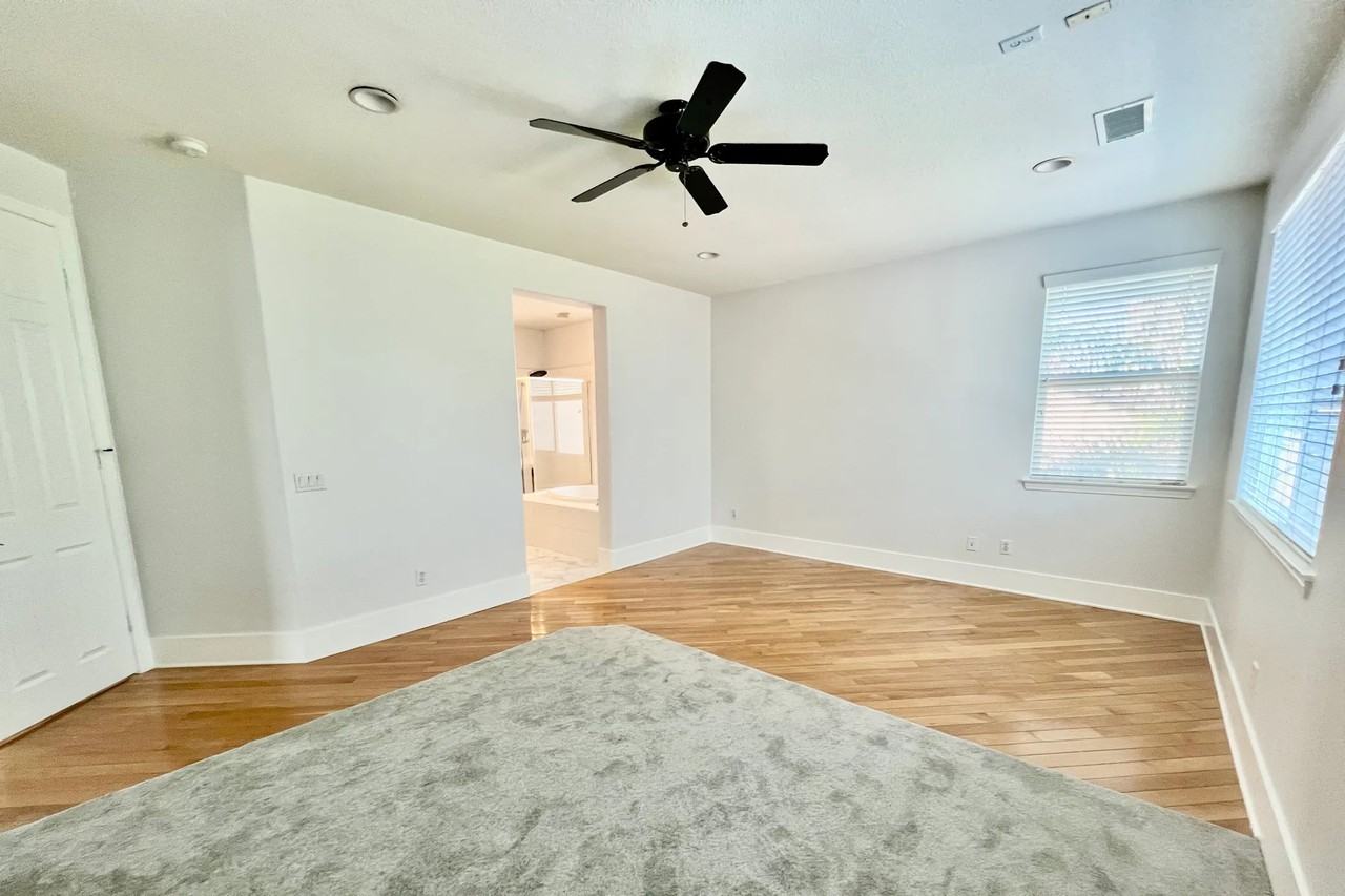 23990 Hollingsworth Dr - Photo 3 of 43