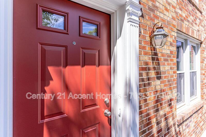 2041 N Glebe Rd - Photo 3 of 50