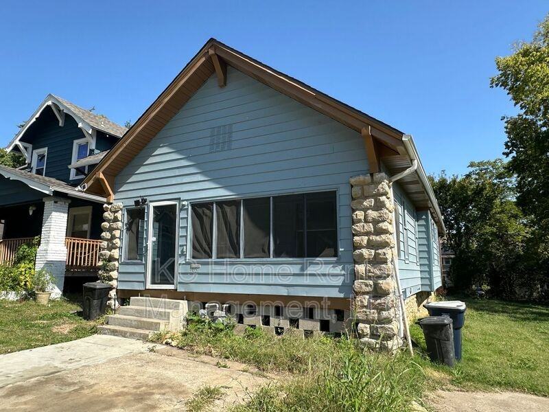 4037 Garfield Ave - Photo 2 of 38